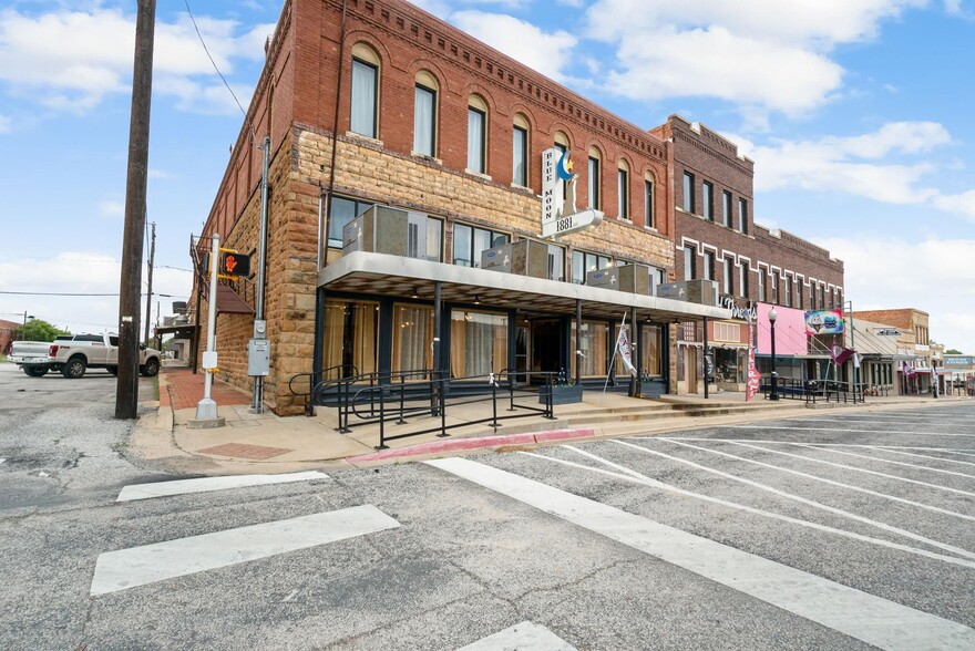 Primary Photo Of 100 N Texas St, De Leon Storefront Retail Office For Sale