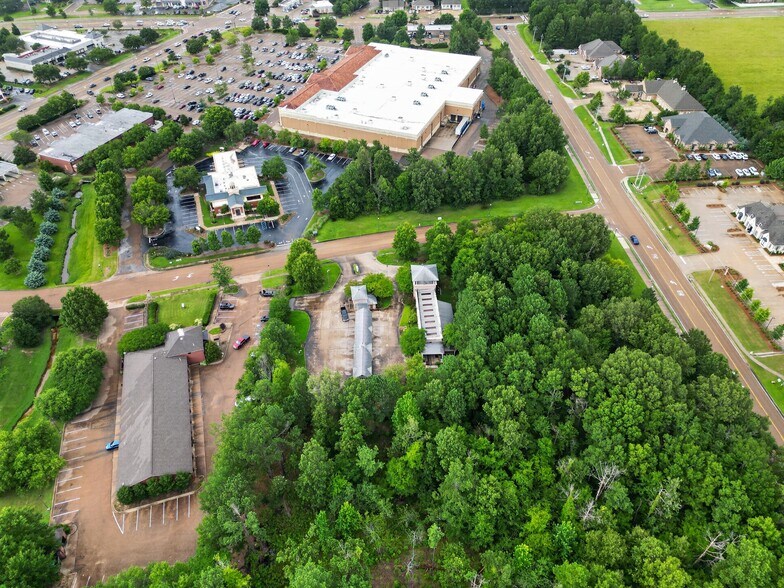 More Photos Of 2027 Strawberry Hill Dr, Madison Carwash For Sale