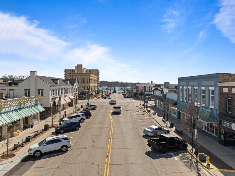 More Photos Of 226 Broad St, Lake Geneva Flex For Lease