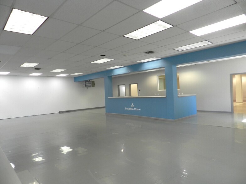 More Photos Of 202 E Main St, Montrose Storefront Retail Office For Lease