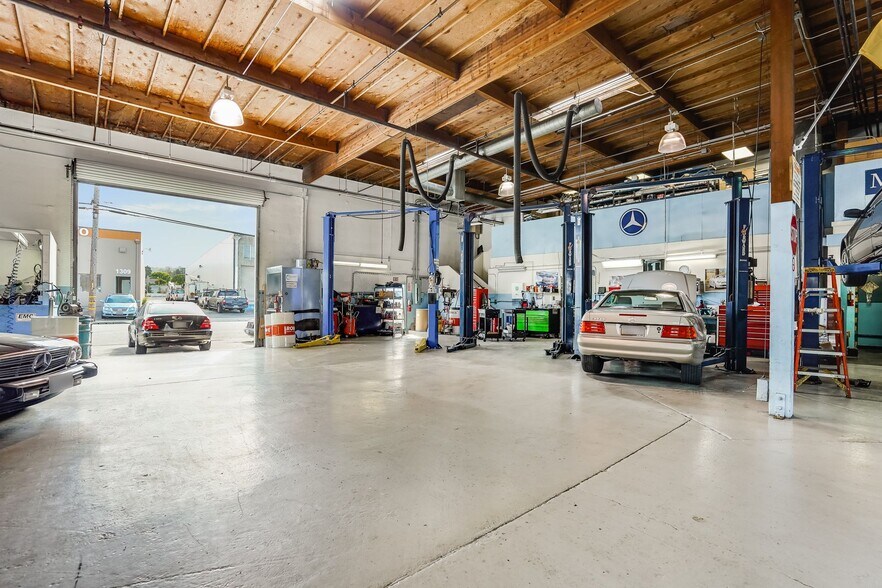 More Photos Of 1305-1331 Rollins Rd, Burlingame Warehouse For Lease