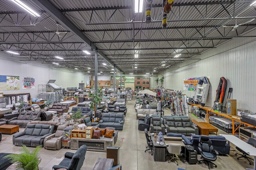 More Photos Of 1555 Boul Industriel, Farnham Warehouse For Lease