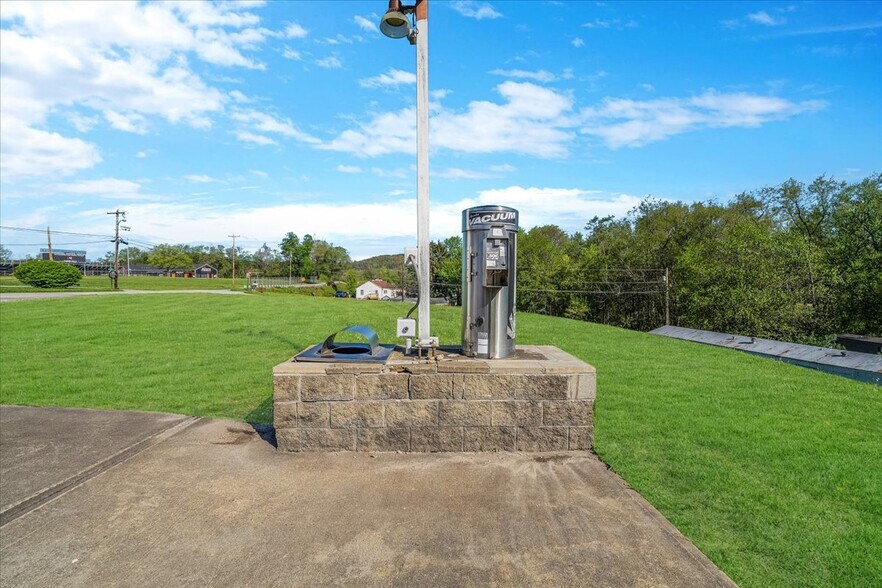 More Photos Of 212 Pine St, Jefferson Carwash For Sale
