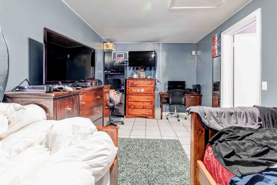 More Photos Of 12606 Foothill Blvd, Sylmar Manufacturing For Sale