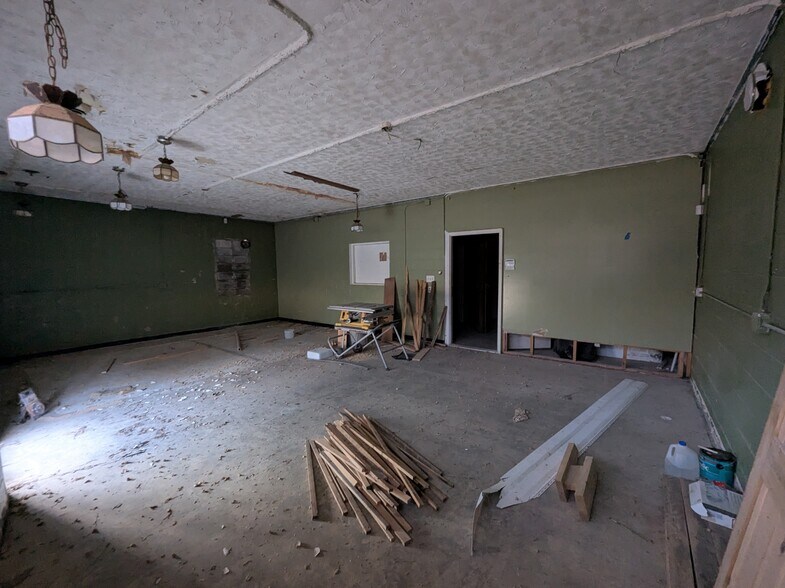 More Photos Of 2416 E Huron Rd, Au Gres Storefront Retail Office For Sale