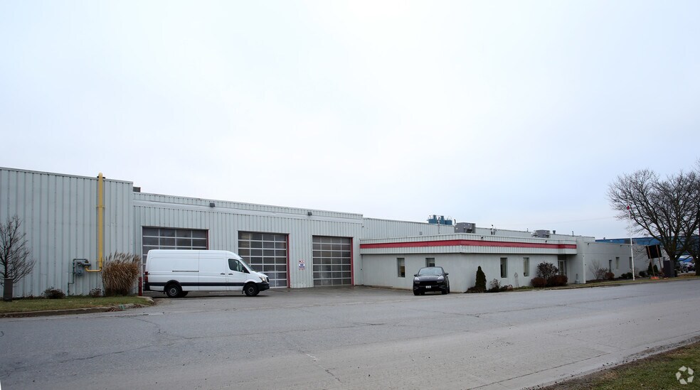 More Photos Of 95 John St, Orangeville Warehouse For Lease