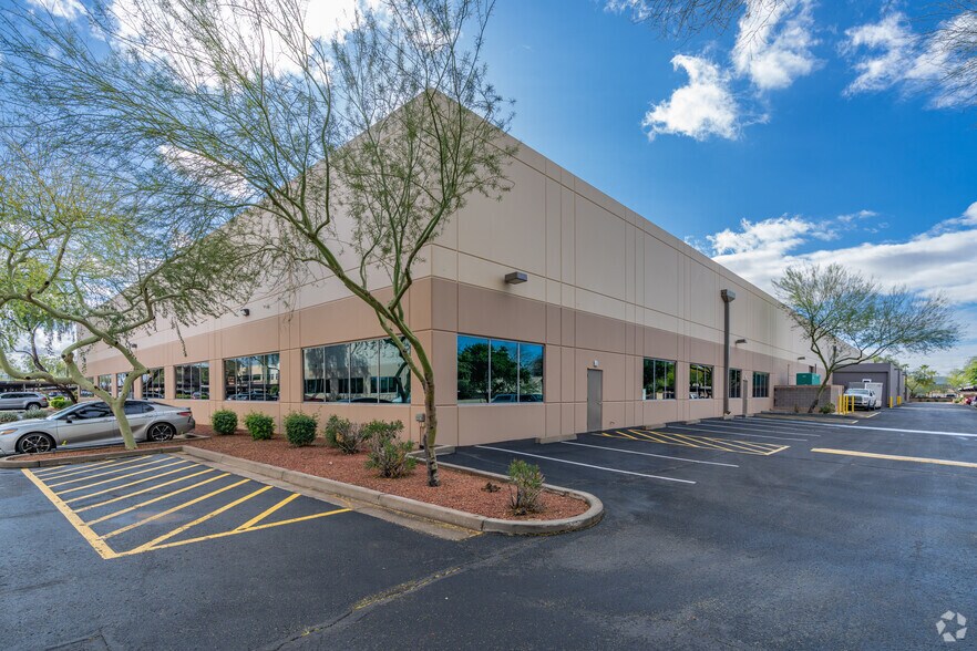 More Photos Of 950 W Behrend Dr, Phoenix Unknown For Lease