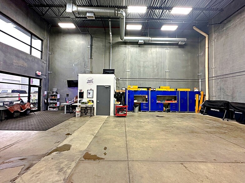 More Photos Of 400 Mackenzie Blvd, Fort McMurray Flex For Sale