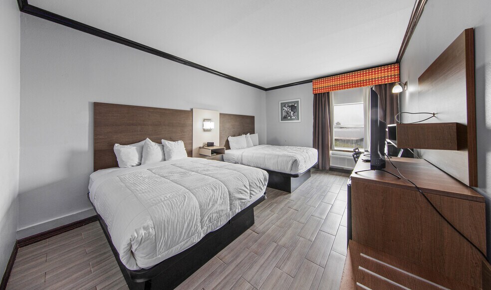 More Photos Of 901 Padre Blvd, South Padre Island Hotel For Sale