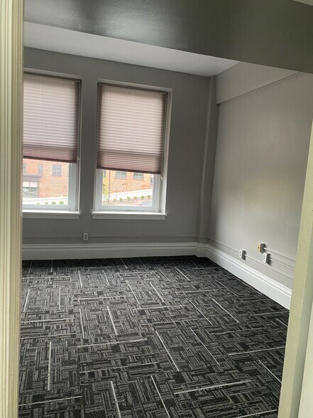 More Photos Of 1214-1216 11th Ave, Altoona Office Residential For Lease