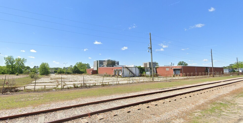 More Photos Of 201 E Armfield St, Saint Pauls Manufacturing For Lease