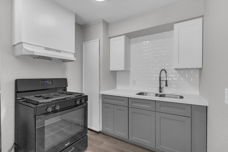 More Photos Of 3613 Crane St, Houston Apartments For Sale