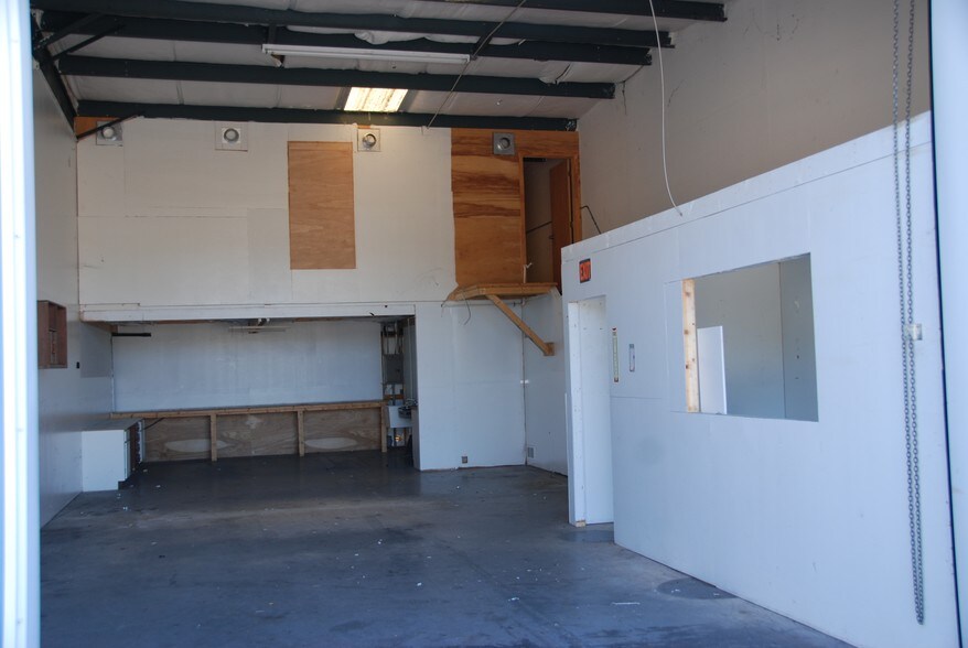 More Photos Of 610 Charlotte St, Punta Gorda Light Manufacturing For Sale