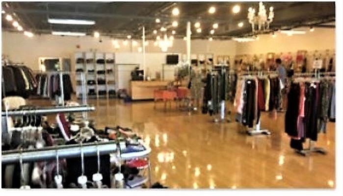 More Photos Of 4300 W 36 1/2 St, Saint Louis Park General Retail For Lease