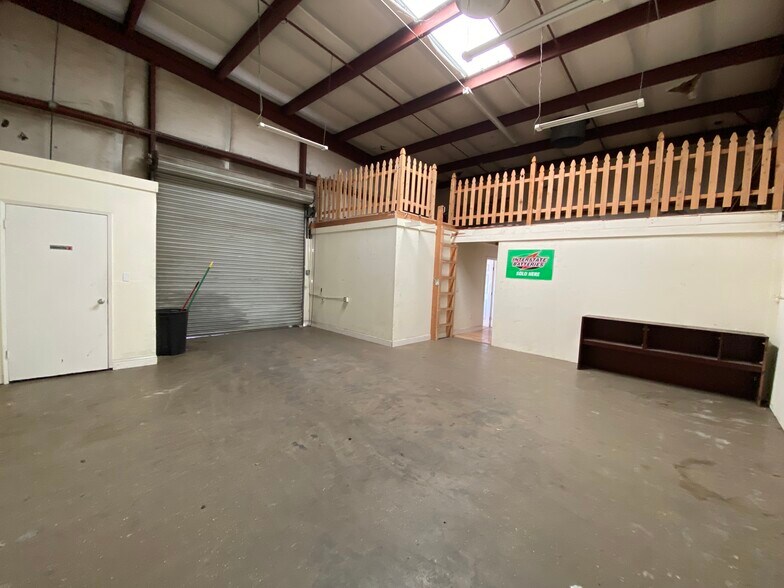 More Photos Of 266 Button Ave, Manteca Warehouse For Lease