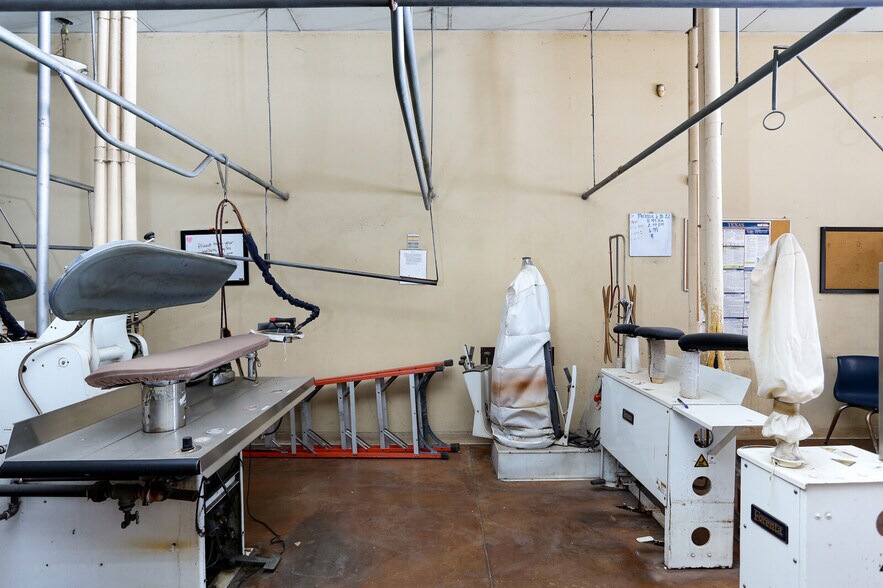 More Photos Of 9262 Culebra Rd, San Antonio Storefront Retail Office For Sale