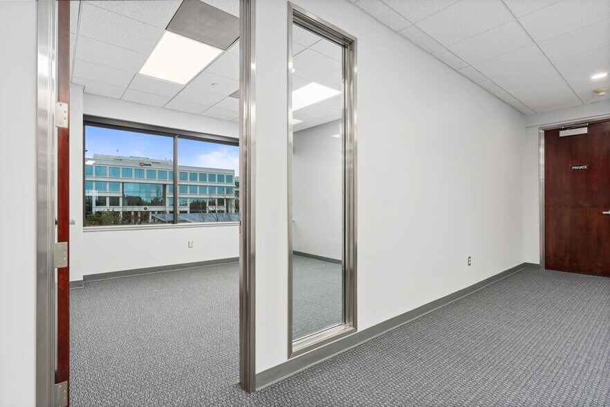 More Photos Of 7060 N Fresno St, Fresno Office For Sale