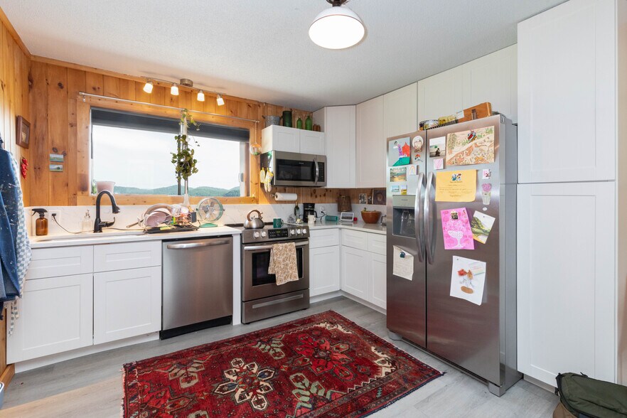 More Photos Of 1793 Holbert Cove Rd, Saluda Hotel For Sale