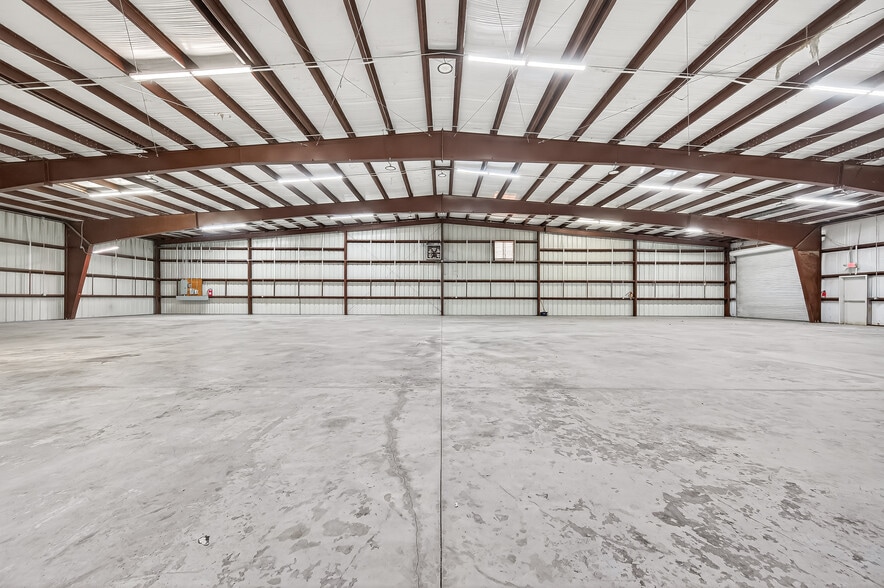 More Photos Of 10038 Grover Ln, Houston Warehouse For Sale