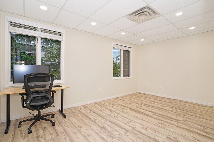 More Photos Of 8302-8304 Old Courthouse Rd, Vienna Office For Sale