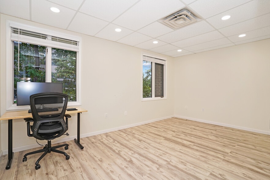 More Photos Of 8304 Old Courthouse Rd, Vienna Office For Sale