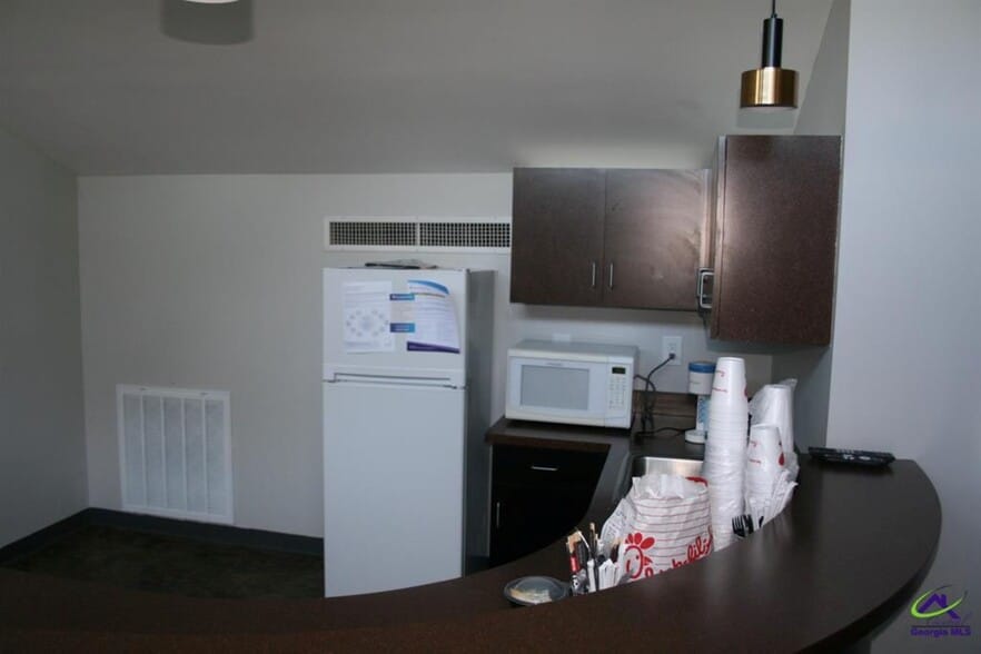 More Photos Of 1057 Morningside Dr, Perry Medical For Sale