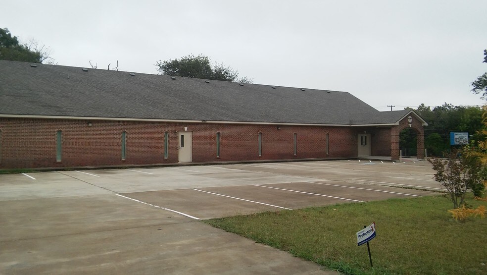 More Photos Of 5024 E Frio Dr, Dallas Religious Facility For Sale
