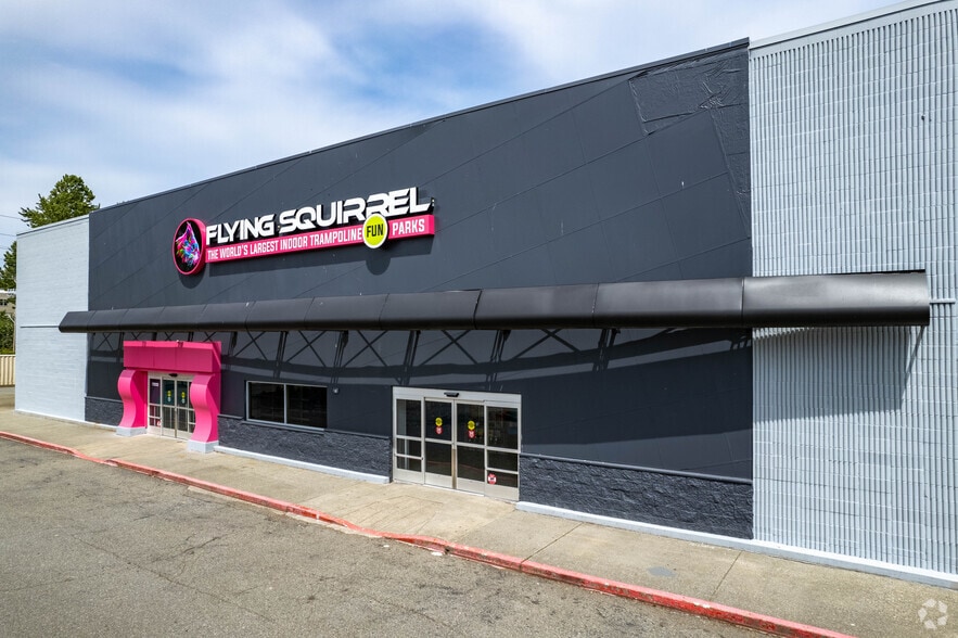 More Photos Of 1201-1605 SE Everett Mall Way, Everett Freestanding For Sale