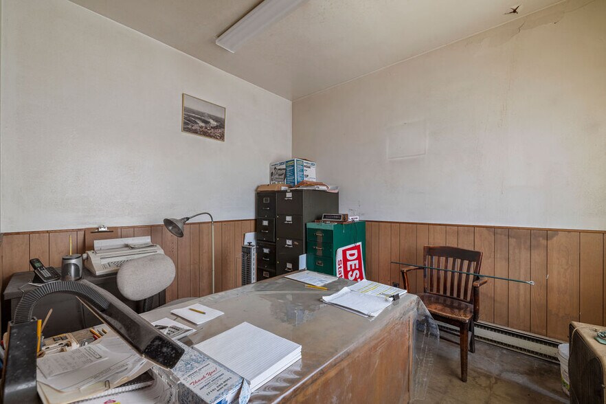 More Photos Of 1041 Niagara Ave, Niagara Falls Contractor Storage Yard For Sale