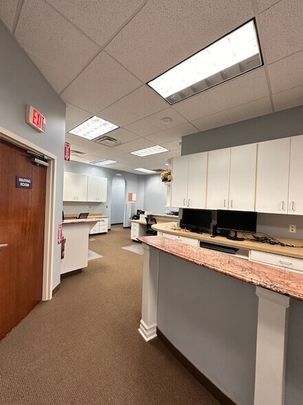 More Photos Of 5084 Villa Linde Pky, Flint Office For Sale