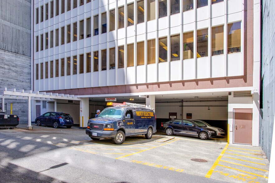 More Photos Of 580 Hornby St, Vancouver Office For Lease