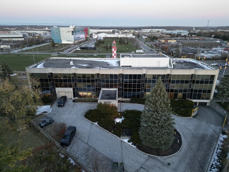 Primary Photo Of 1929 Russell Rd, Ottawa Medical For Sale