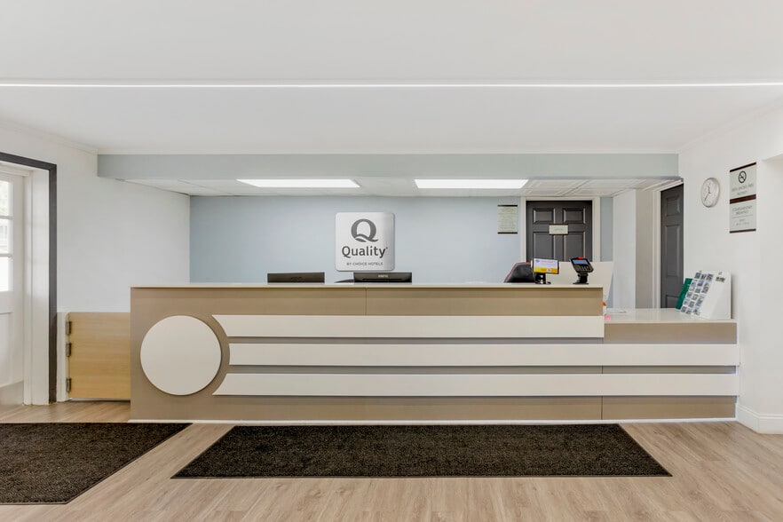 More Photos Of 170 Eastbrook Rd, Smoketown Hotel For Sale