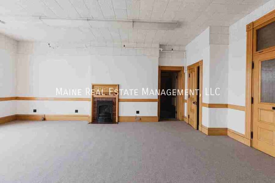 More Photos Of 15 Columbia St, Bangor Office Residential For Lease