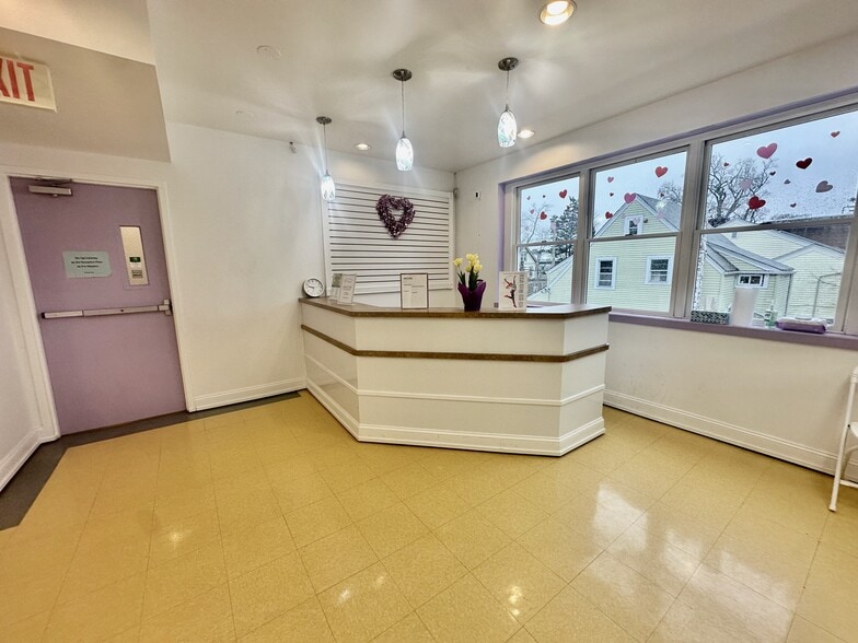 More Photos Of 36 Sherwood Pl, Greenwich Office For Lease