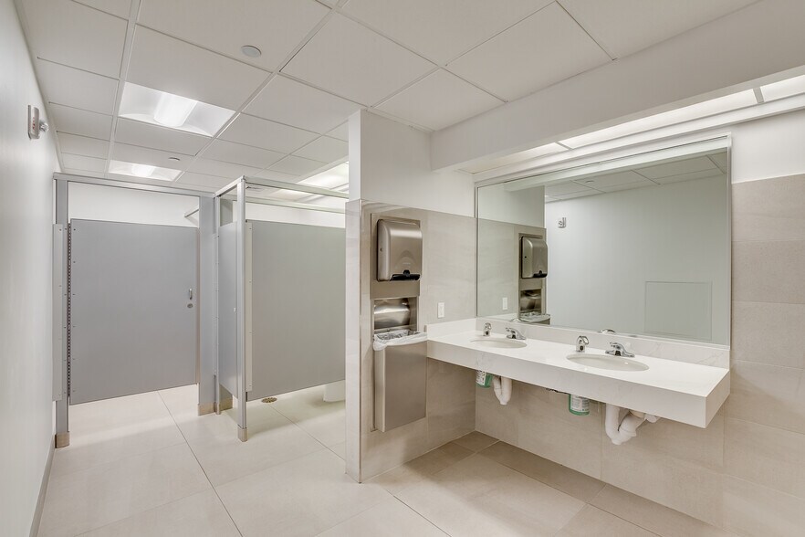 More Photos Of 7600 W Tidwell Rd, Houston Office For Lease