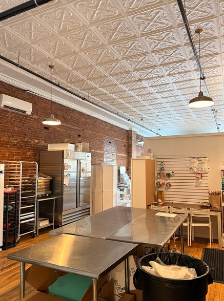 More Photos Of 146 Maine st, Brunswick Office For Lease