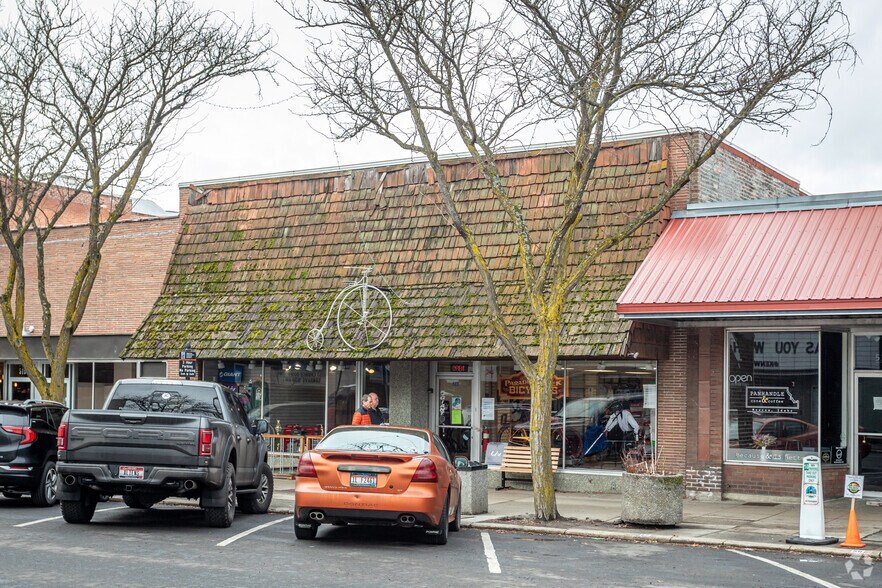 Primary Photo Of 513 S Main St, Moscow Storefront For Lease