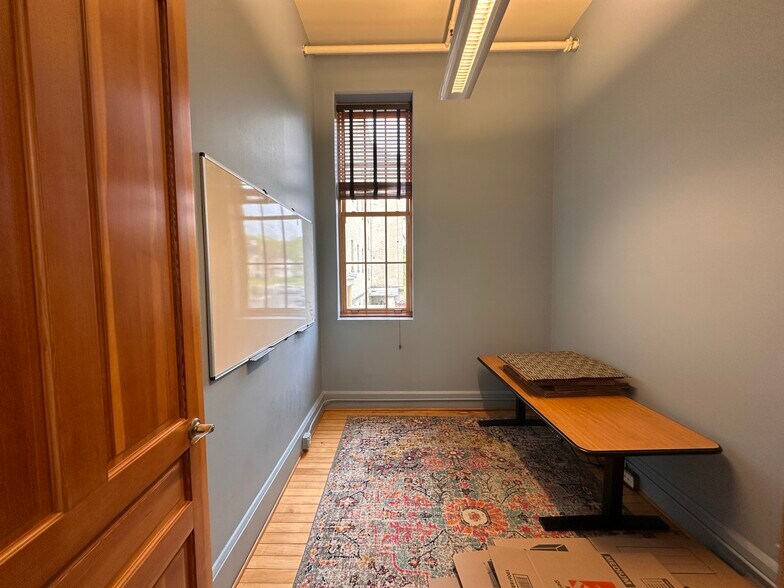 More Photos Of 830 Cottageview Dr, Traverse City Loft Creative Space For Sale