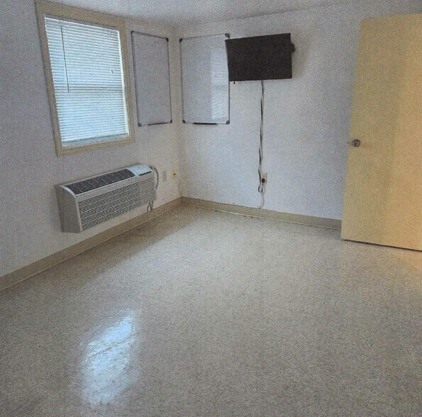 More Photos Of 2529 Roundtop Rd, Middletown Auto Repair For Lease