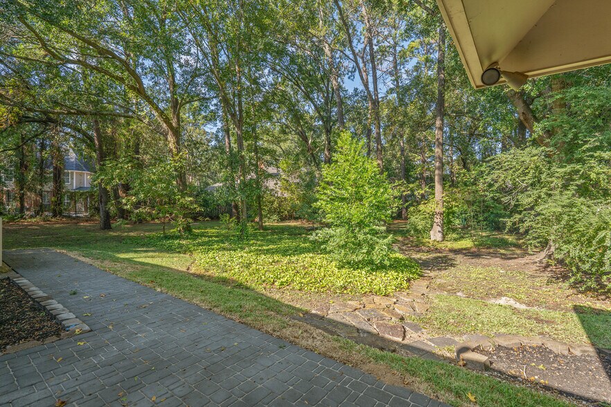 More Photos Of 16621 Hereford Dr, Tomball Flex For Sale