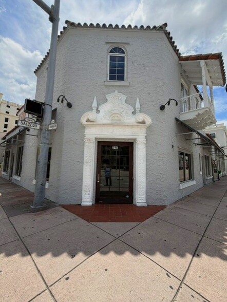 More Photos Of 290 Aragon Ave, Coral Gables Freestanding For Lease