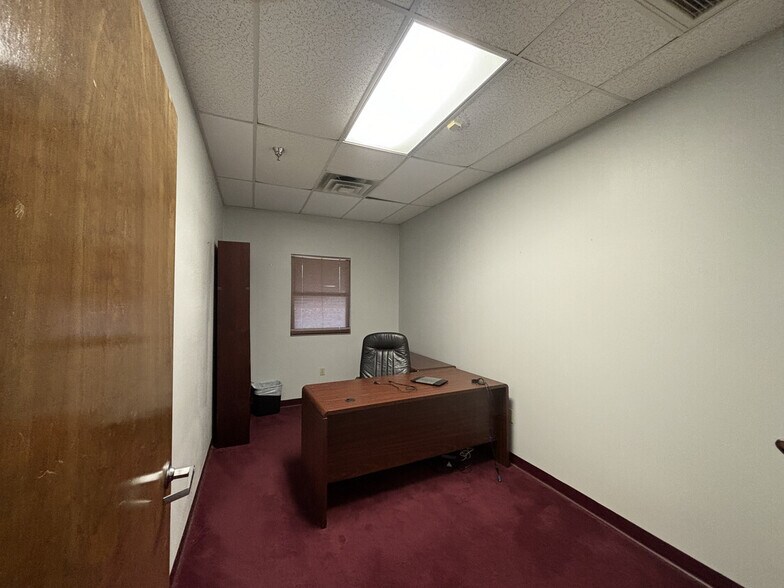 More Photos Of 1600 South Hwy 95, Bastrop Manufacturing For Sale