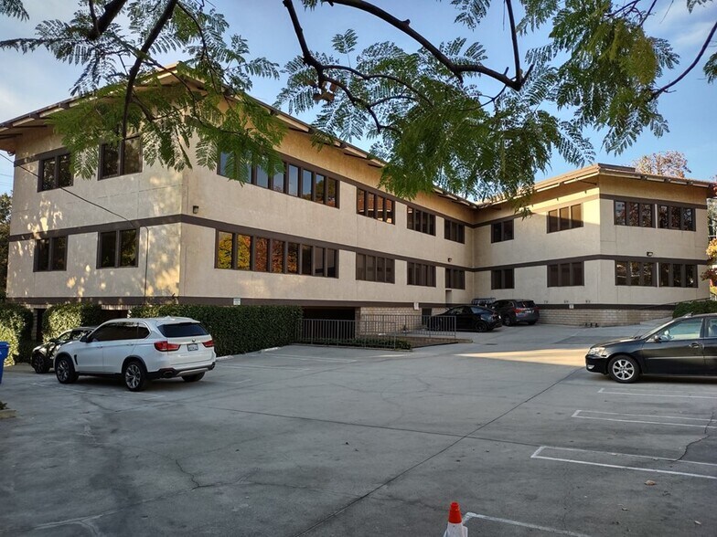 More Photos Of 2550 Honolulu Ave, Montrose Office For Lease