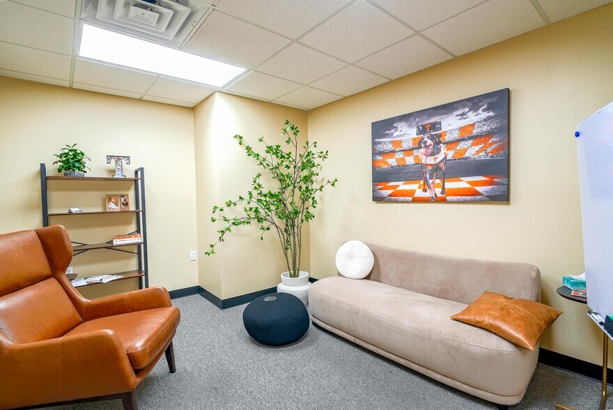 More Photos Of 1033 Dr Martin Luther King Jr St N, Saint Petersburg Medical For Sale