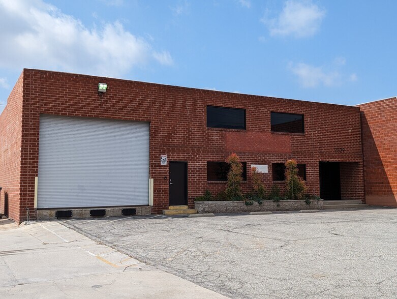 More Photos Of 2523-2529 N Ontario St, Burbank Service For Lease