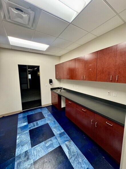 More Photos Of 298 S Yonge St, Ormond Beach General Retail For Lease