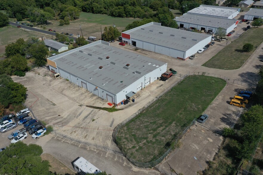 More Photos Of 10630 Joseph Clayton Dr, Austin Service For Lease