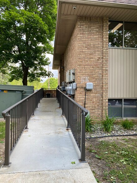 More Photos Of 2290 E Hill Rd, Grand Blanc Medical For Lease