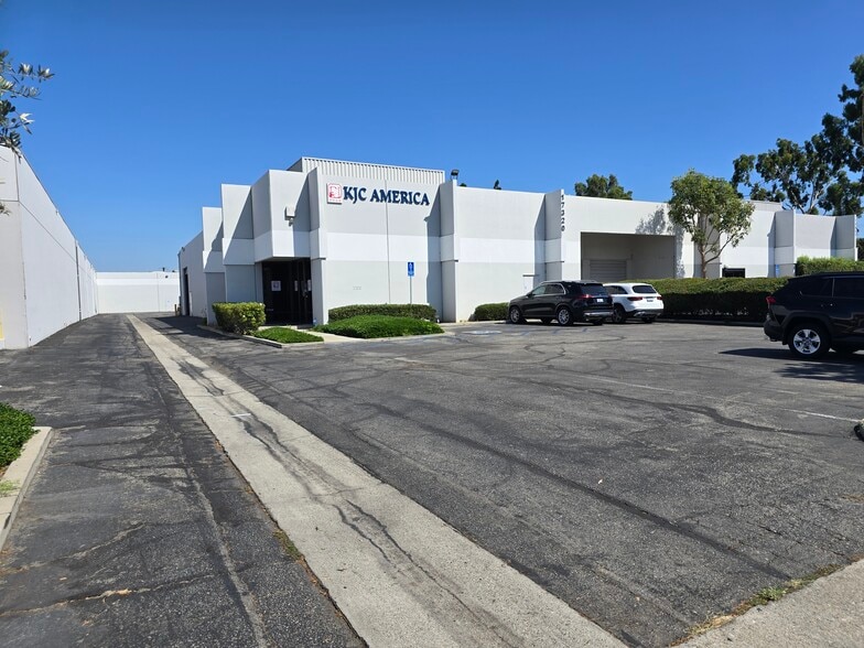 More Photos Of 17320 Marquardt Ave, Cerritos Warehouse For Lease